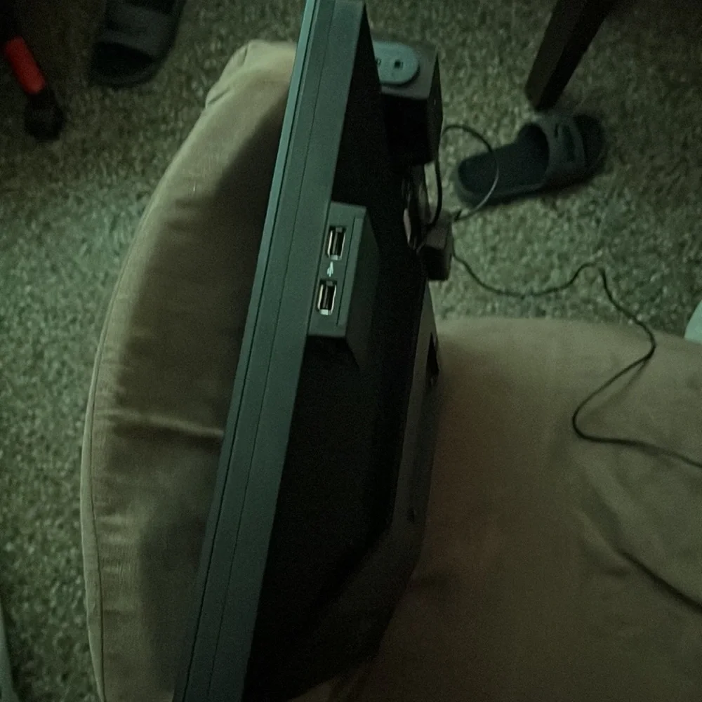 Monitor (INCLUDES WITH SPEAKER)